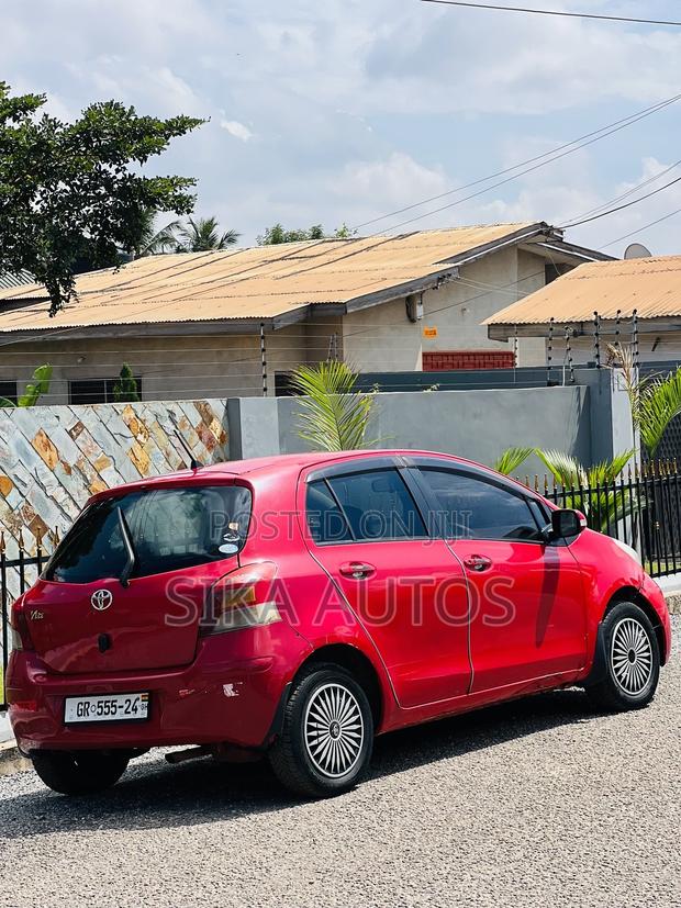 Toyota Vitz 1.3 AWD 3dr 2010 Red