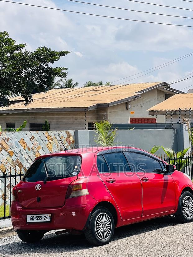 Toyota Vitz 1.3 AWD 3dr 2010 Red