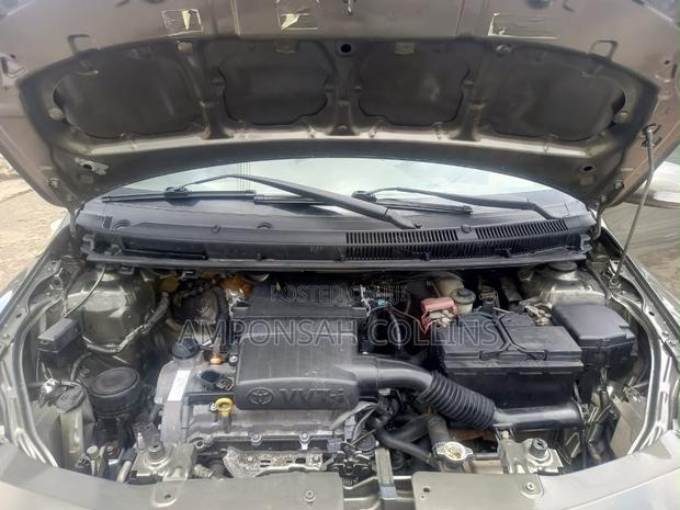 Toyota Yaris 2012 Gray