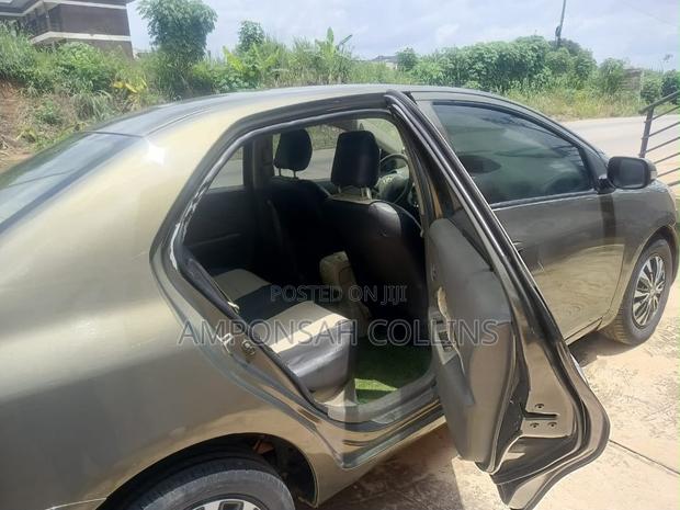 Toyota Yaris 2012 Gray