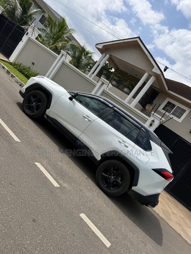 Toyota RAV4 XLE Premium AWD 2020 White