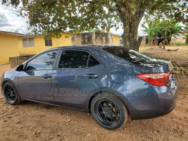 Toyota Corolla LE ECO 4dr Sedan (1.8L 4cyl CVT) 2017 Gray