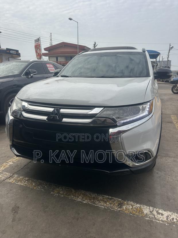 Mitsubishi Outlander SE FWD 2017 White
