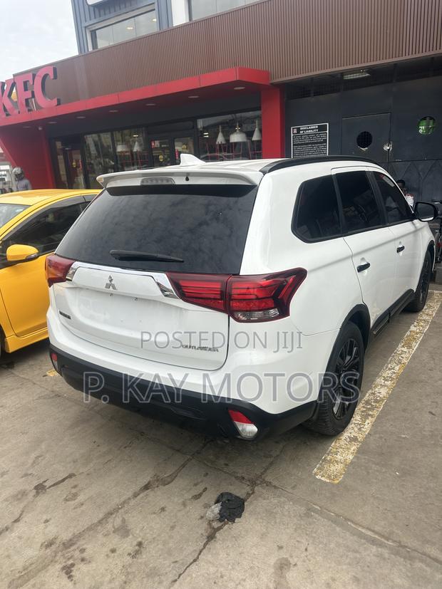 Mitsubishi Outlander SE FWD 2017 White