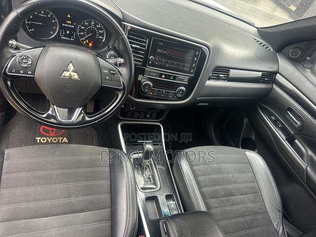 Mitsubishi Outlander SE FWD 2017 White