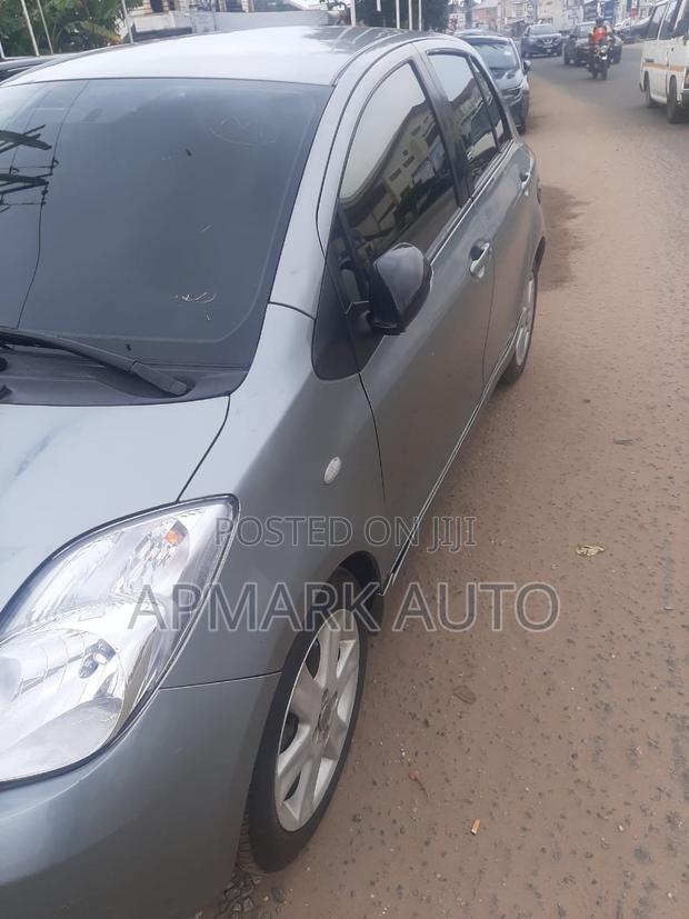 Toyota Yaris LE Hatchback 3dr 2012 Gray