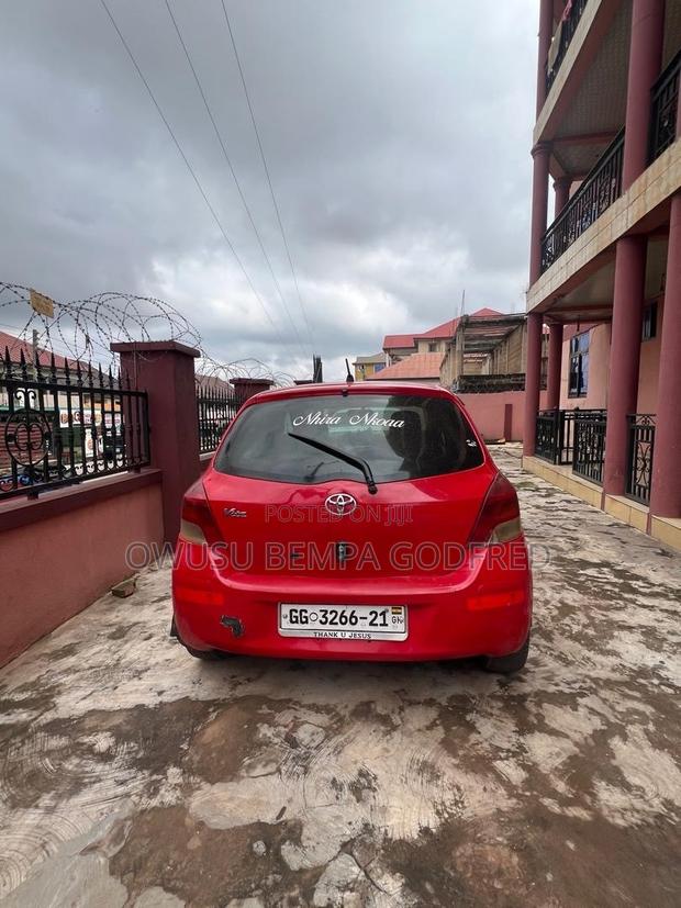 Toyota Vitz 1.3 FWD 3dr 2010 Red
