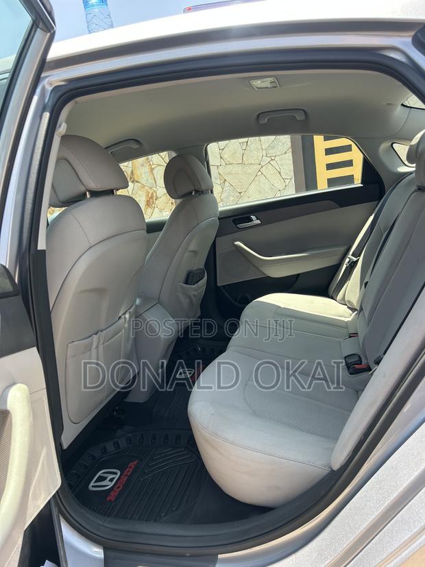 Hyundai Sonata Base Sedan FWD (2.4L 4cyl 6A) 2016 Gray