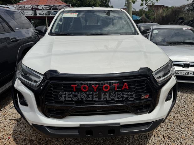 Toyota Hilux 2025 White