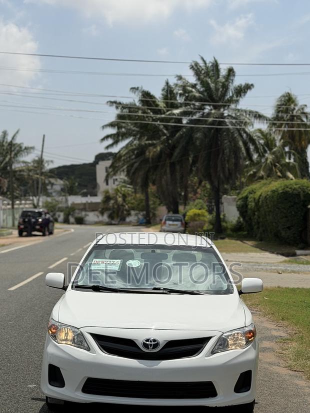 Toyota Corolla LE 4dr Sedan (1.8L 4cyl 4A) 2011 White