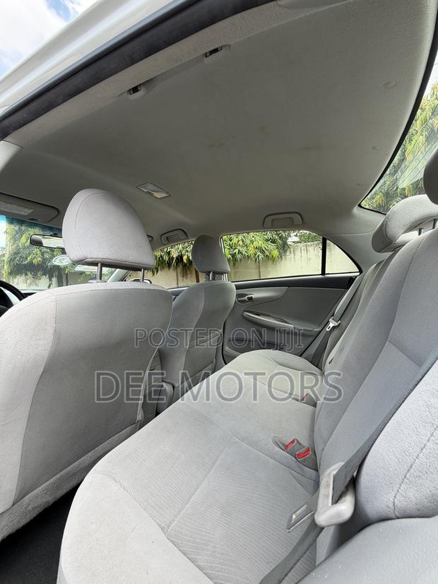 Toyota Corolla LE 4dr Sedan (1.8L 4cyl 4A) 2011 White