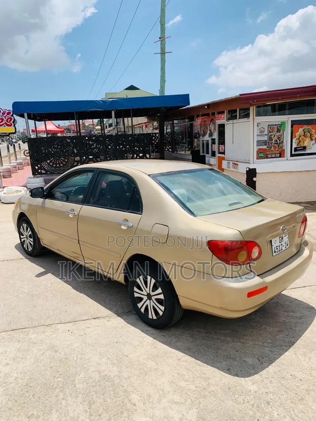 Toyota Corolla LE 2006 Gold