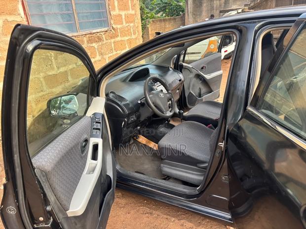 Toyota Yaris 2010 Black