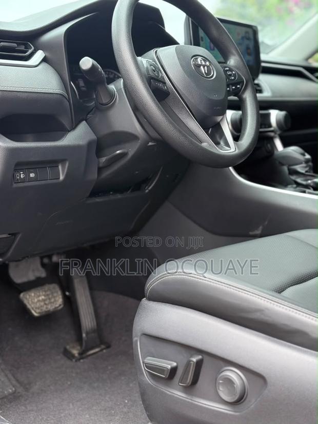Toyota RAV4 2021 Gray