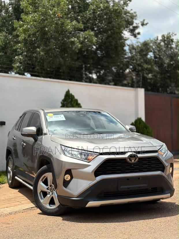 Toyota RAV4 2021 Gray