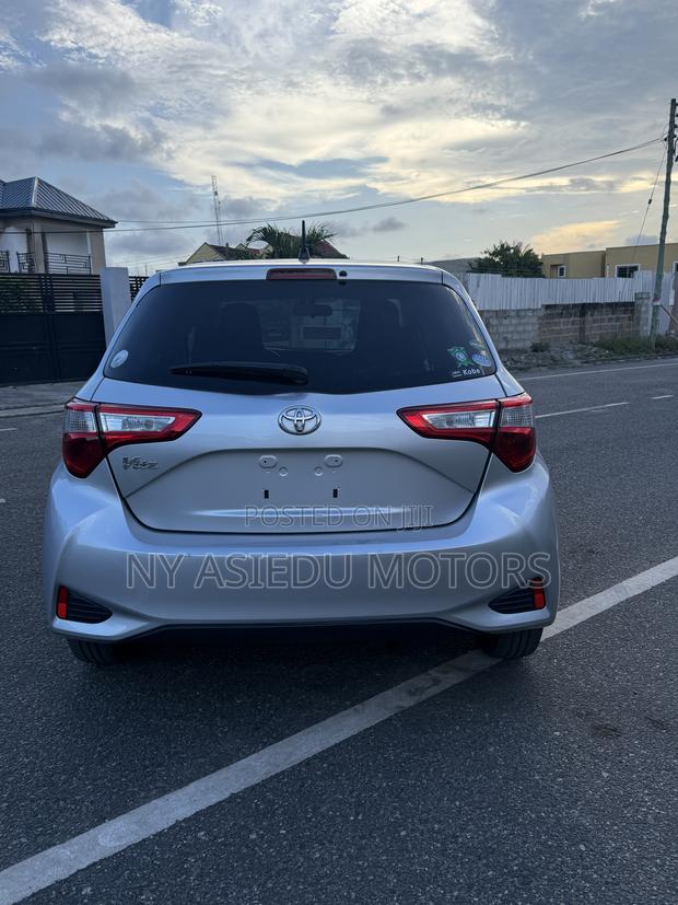 Toyota Vitz 1.3 FWD 5dr 2017 Silver