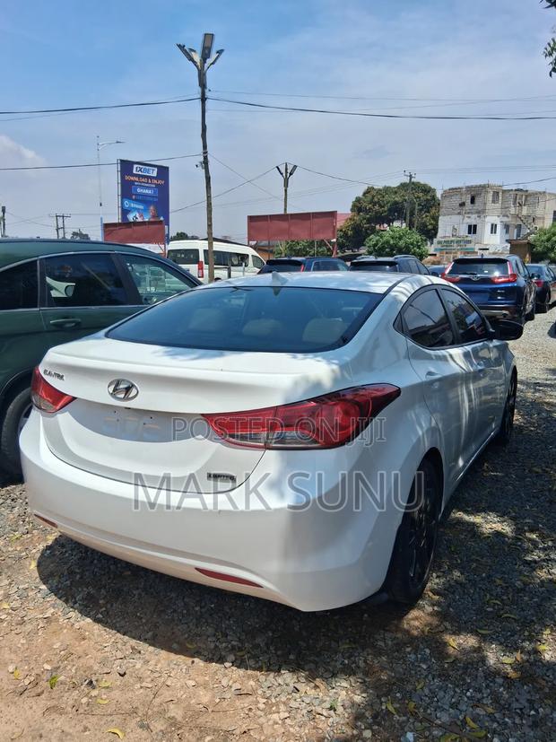 Hyundai Elantra 2012 White