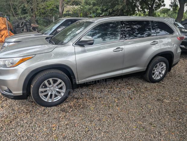 Toyota Highlander LE Plus 4dr SUV AWD (3.5L 6cyl 6A) 2014 Silver