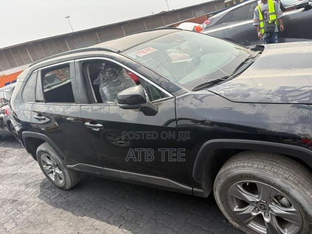 Toyota RAV4 LE AWD 2024 Black
