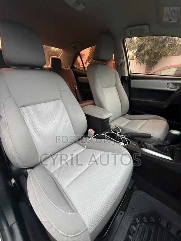Toyota Corolla LE 4dr Sedan (1.8L 4cyl CVT) 2016 White
