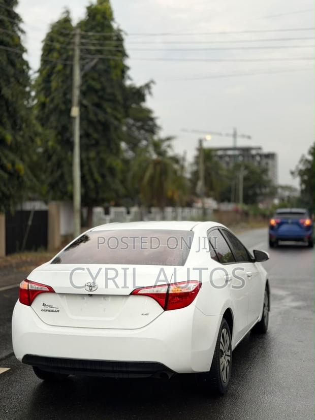 Toyota Corolla LE 4dr Sedan (1.8L 4cyl CVT) 2016 White