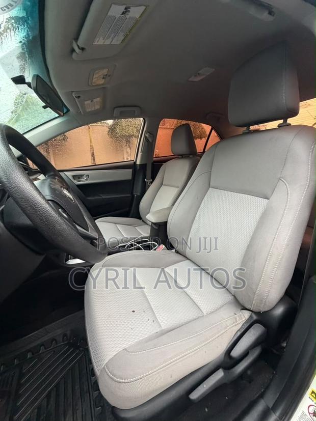 Toyota Corolla LE 4dr Sedan (1.8L 4cyl CVT) 2016 White