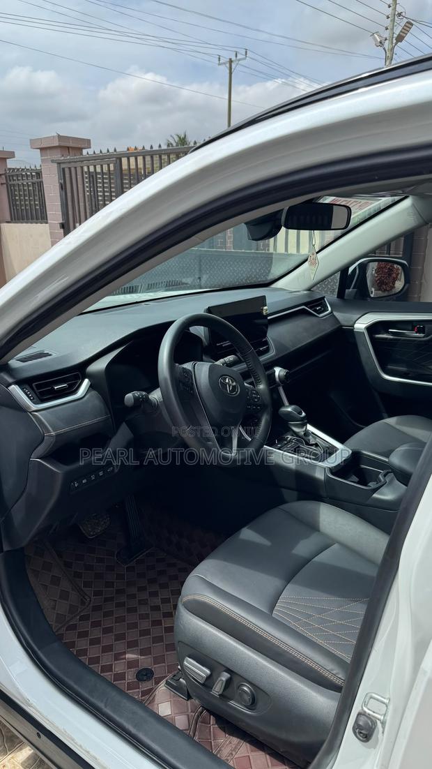 Toyota RAV4 2024 White