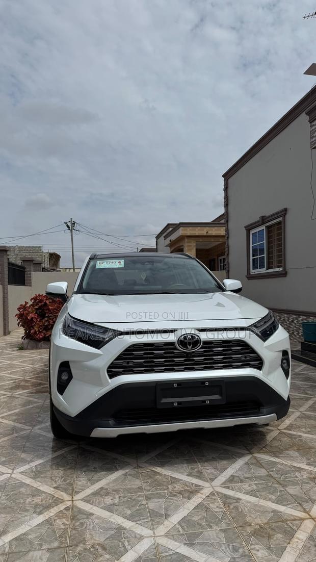 Toyota RAV4 2024 White