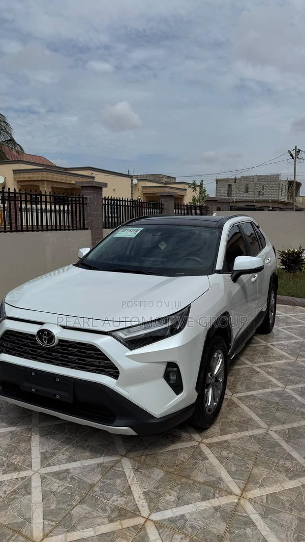 Toyota RAV4 2024 White
