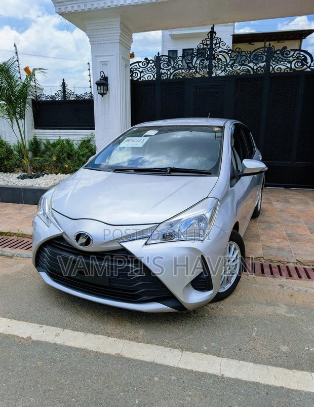 Toyota Vitz 1.3 FWD 5dr 2018 Silver