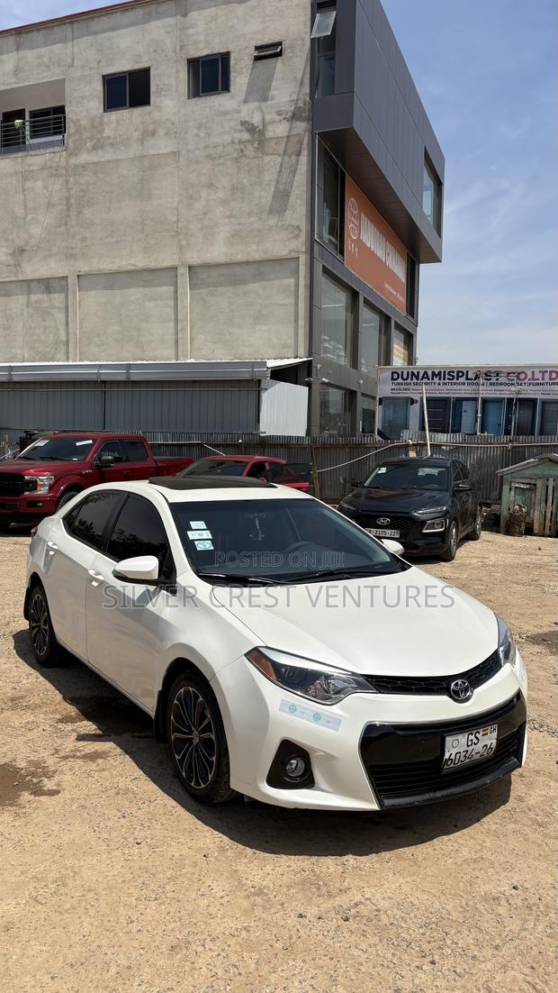 Toyota Corolla S Premium 4dr Sedan (1.8L 4cyl CVT) 2015 White