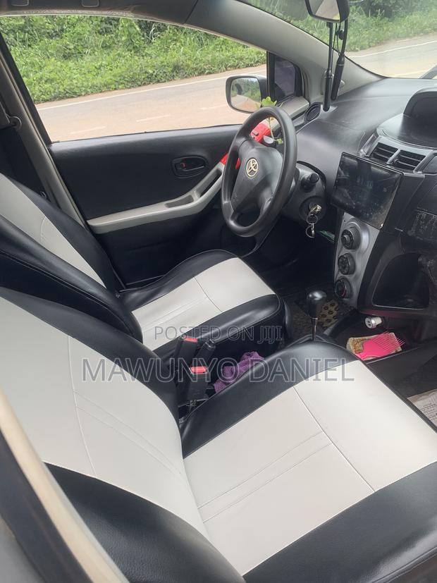 Toyota Vitz 1.0 FWD 5dr 2010 Silver