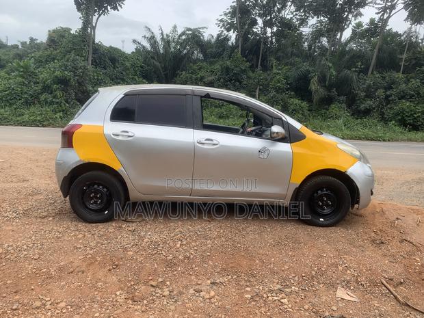 Toyota Vitz 1.0 FWD 5dr 2010 Silver