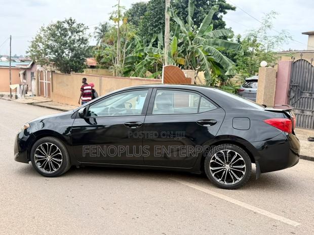 Toyota Corolla 2017 Black