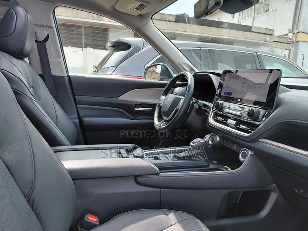 Toyota Grand Highlander Platinum AWD 2024 Gray