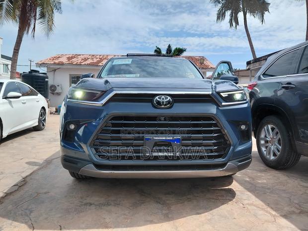 Toyota Grand Highlander Platinum AWD 2024 Gray