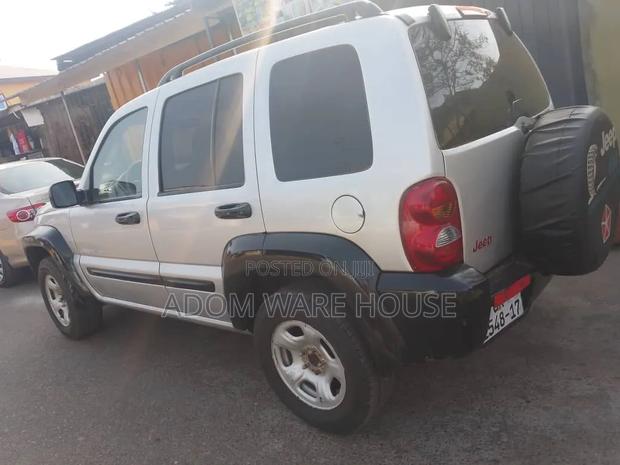 Jeep Liberty 3.7 2003 Gray