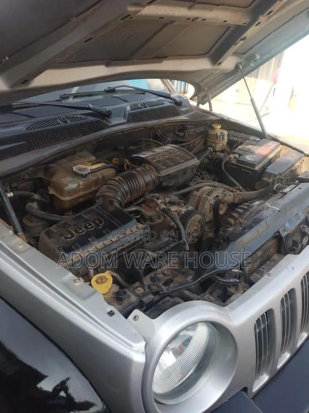Jeep Liberty 3.7 2003 Gray