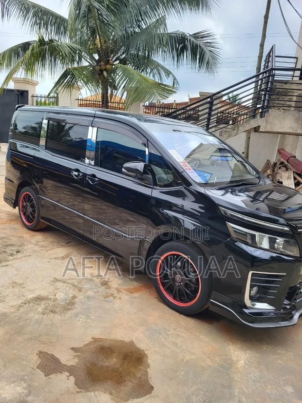 Toyota Voxy V 2WD 8-Seater 2015 Black