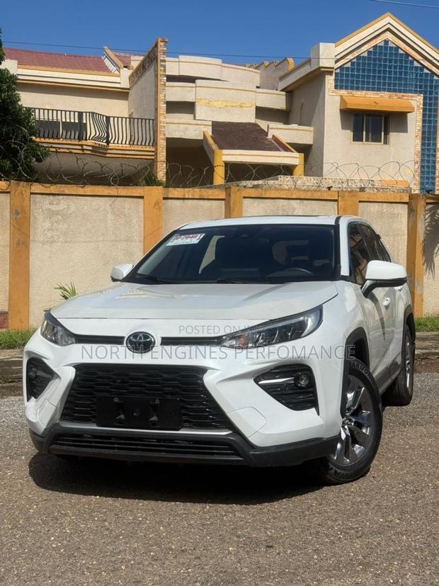 Toyota RAV4 2022 White