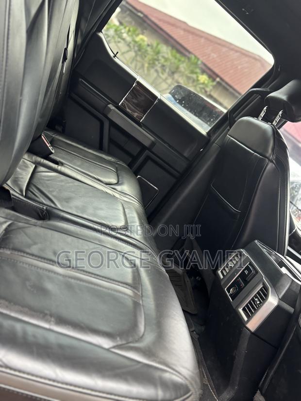 Ford F-150 Platinum 4x2 SuperCrew Cab Styleside 6.5 ft. box 157 in. WB