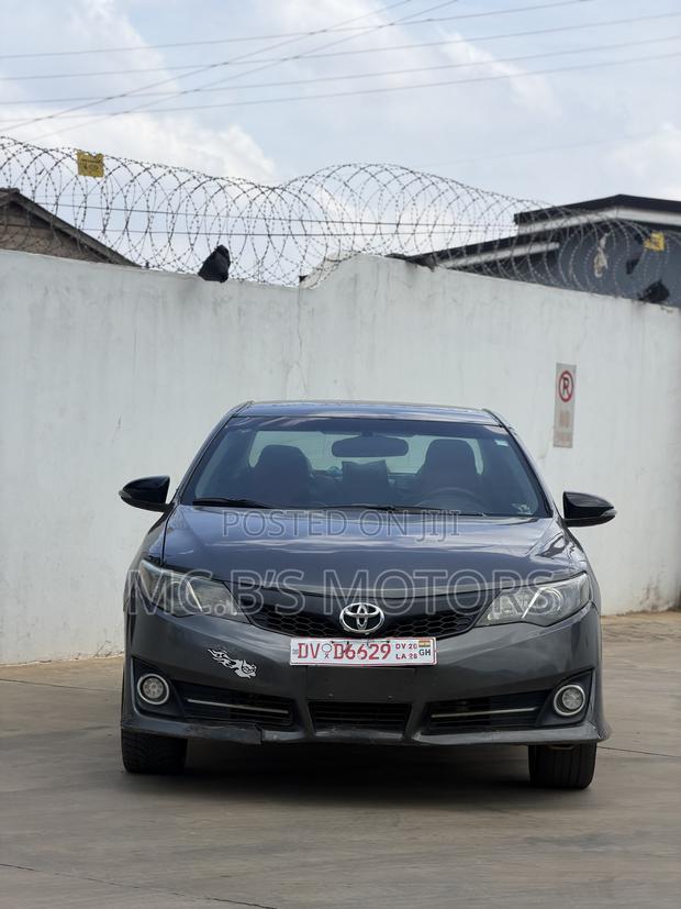 Toyota Camry 2014 Silver