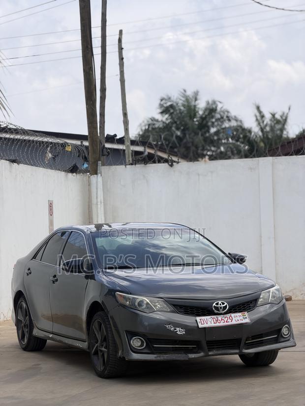 Toyota Camry 2014 Silver