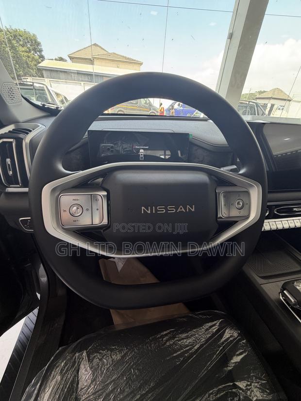 New Nissan Frontier PRO-4X Crew Cab 4WD 5.0 ft. SB 2026 Gray