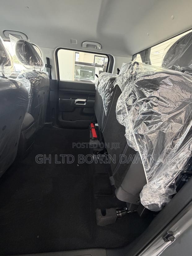 New Nissan Frontier PRO-4X Crew Cab 4WD 5.0 ft. SB 2026 Gray