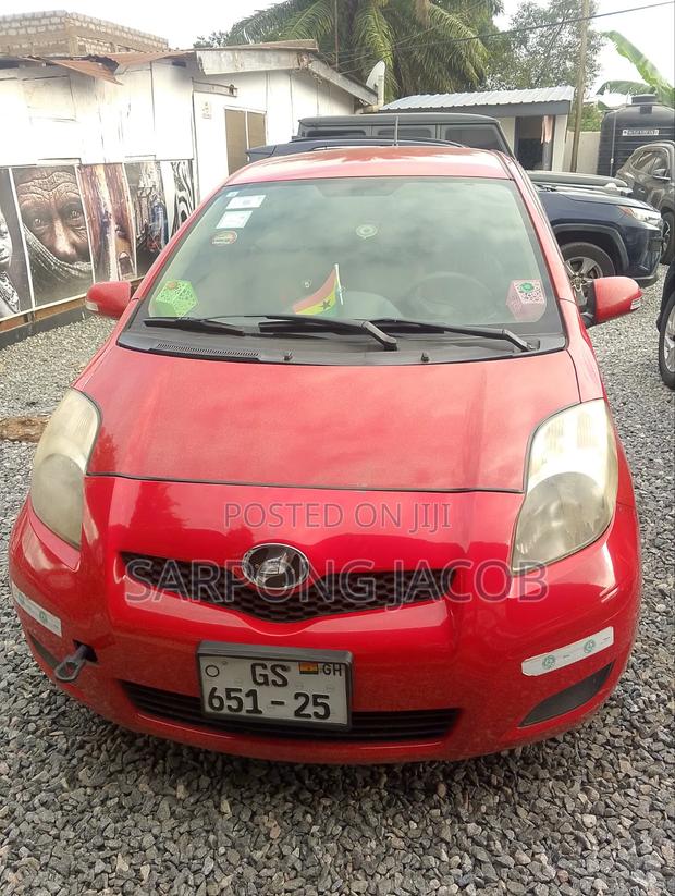 Toyota Vitz 2010 Red
