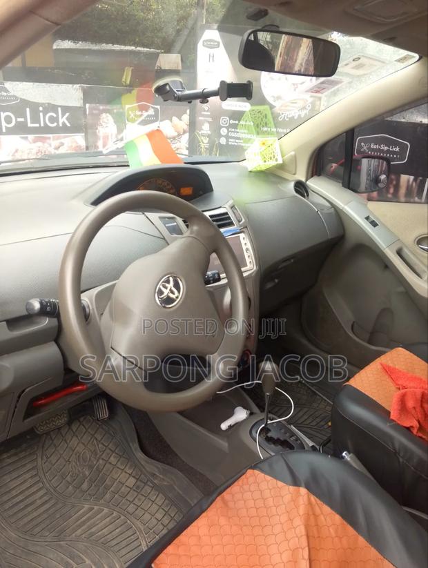 Toyota Vitz 2010 Red