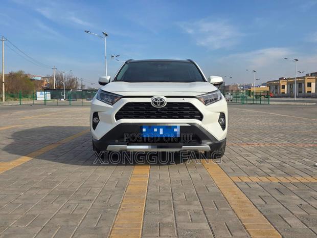 Toyota RAV4 XLE Premium AWD 2020 White