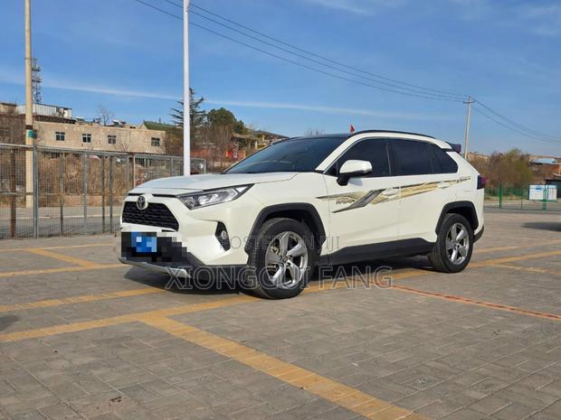 Toyota RAV4 XLE Premium AWD 2020 White