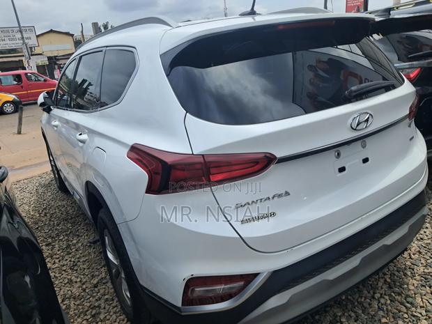 Hyundai Santa Fe Limited 2.0T FWD 2019 White